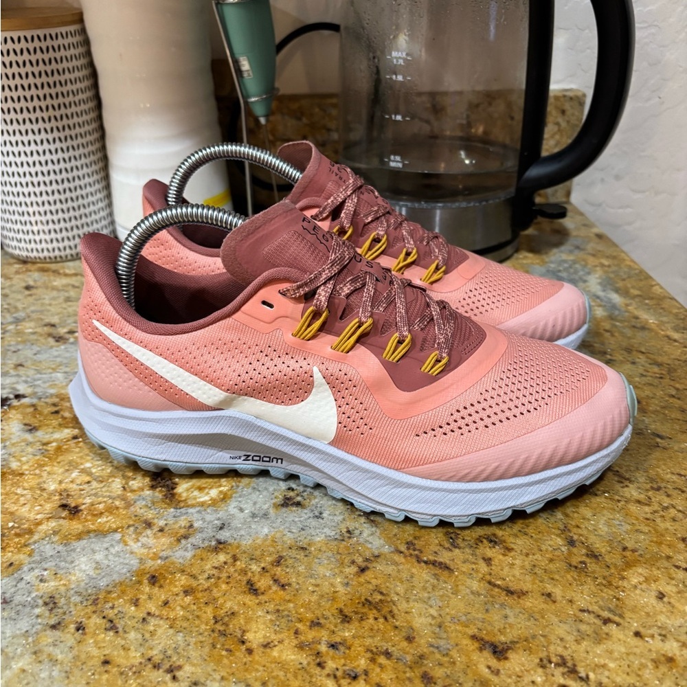 Nike trail Pegasus 36 size 8